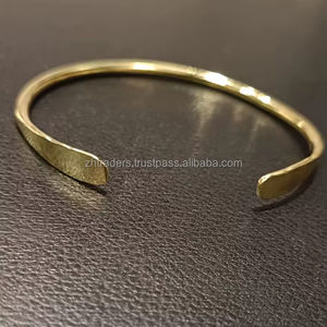 Bracelet ajustable poli pour tenues ethniques et contemporaines, éclat vintage, manchette en laiton fait main - Product Image 1