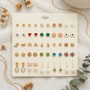 Juego de 25 Pares de Aretes de Mariposa - Aretes de Moda Antideslustre para Mujeres y Niñas - Product Image 1