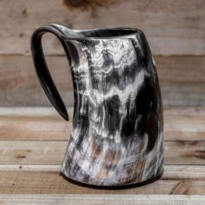Mug à vin en corne de buffle de haute qualité, style Viking, avec un aspect brillant et une poignée sculptée, pour boire du vin ou de la bière. - Product Image 2