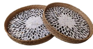 Juego de bandeja de servicio de ratán redonda elegante y asequible hecha a mano con incrustaciones de nácar para un diseño bohemio y árabe moderno para el hogar - Product Image 5