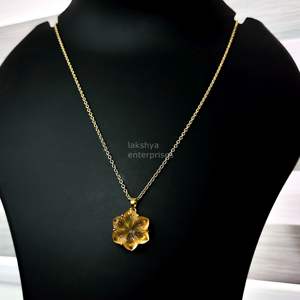 Pendentif Fleur en Pierre de Lune Pêche Naturelle, Collier en Pierre Précieuse Sculptée, Élégant Pendentif en Pierre de Lune Pêche pour la Fabrication de Bijoux Féminins - Product Image 2