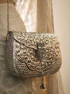 Elaborado artesanalmente por expertos artesanos que utilizan latón de calidad para un acabado elegante y distintivo. - Product Image 5
