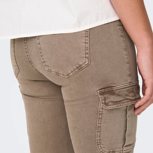 Pantalon cargo fuselé personnalisé, coupe moderne, multi-poches, vêtement de travail avec options de broderie ou d'impression pour un usage mode et utilitaire - Product Image 5