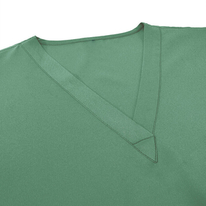 Conjunto de uniforme médico verde para mujer, de algodón y poliéster tejido, listo para detección de agujas, disponible para servicio OEM - Product Image 2