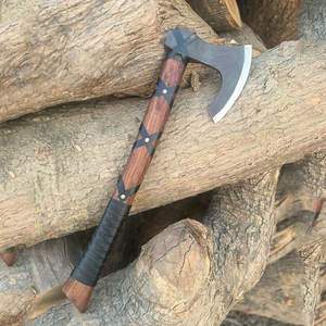 Hacha de Camping de Grado Industrial para Exteriores con Mango de Madera y Cabeza de Acero de Alta Calidad, Adecuada para Supervivencia, Bushcraft y Corte de Leña - Product Image 1