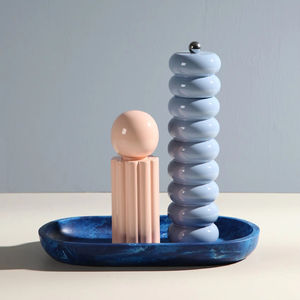 Nouveauté : moulin à poivre et à sel laqué brillant pour une décoration moderne de la salle à manger, idéal pour la décoration de la table. - Product Image 1