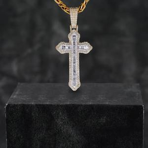 Colgante de cruz con diamantes de laboratorio redondos de 10-14 quilates, estilo hip hop, chapado en oro rosa, certificado GIA, unisex, mejores precios garantizados - Product Image 1