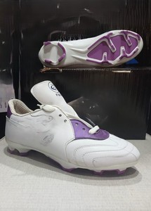 Chaussures de football d'extérieur blanches et violettes avec doublure en mesh, crampons pour terrain ferme, à lacets, pour entraînement et matchs des adultes - Product Image 1