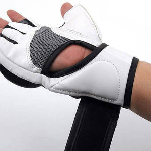 Gants de boxe et de MMA demi-doigts en PU pour hommes et femmes, nouveau style, pour l'entraînement en extérieur, évacuation de l'humidité, emballage personnalisé - Product Image 4