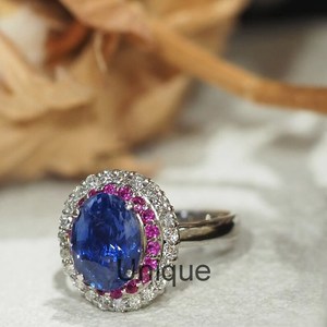 Bague halo en saphir bleu taille ovale avec accents de pierres roses et transparentes, style bohème, bijoux raffinés pour cadeau d'anniversaire pour femme - Product Image 1