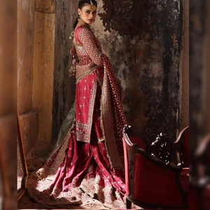 Elegante y Hermoso Vestido de Novia Moderno, Personalizable, Transpirable, Largo hasta el Suelo, con Contraste de Color, Encaje y Volantes en los Hombros - Product Image 5