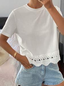 Camiseta Blanca con Dobladillo de Encaje Geométrico, Camisas de Mujer con Dobladillo de Encaje Festoneado Personalizado, Blusas de Verano Elegantes e Informales de Manga Corta con Cuello Redondo de Algodón - Product Image 5