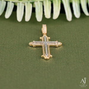 Pendentif Croix Chrétienne Hiphop en Moissanite Plaqué Or avec Breloque Baguette SI2-I1 – Bijou Idéal pour Cadeau et Usage Quotidien - Product Image 3