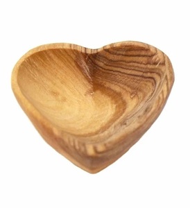 Plato para Joyas de Madera de Olivo Natural con Diseño de Corazón y Vetas Hermosas para Anillos, Collares y Accesorios Preciosos - Product Image 3