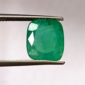 Pierre précieuse naturelle émeraude verte zambienne de 5 carats, taille coussin, facettée, pour la fabrication de bijoux - Product Image 3