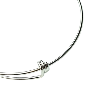 Pulsera de Alambre Plateado con Dijes de Niño y Niña, Ajustable, Accesorio de Joyería de Moda para Mujer, Regalo para Uso Diario - Product Image 5