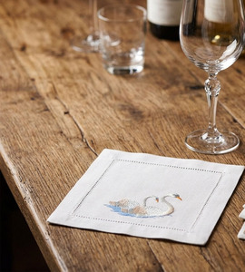 Serviette de cocktail carrée personnalisée en coton brodé avec motif cygne pour couple, 6x6 pouces, réutilisable, avec ourlet festonné, pour bar à domicile et événements - Product Image 2