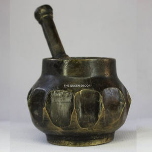 Ensemble pilon et mortier en laiton fait main, texture gaufrée, pour ail, fruits secs et épices, idéal pour cuisine et hôtellerie, à vendre - Product Image 2