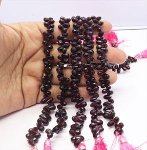 Perles de grenat rhodolite naturel facettées en forme de goutte 4x6 MM, perles de pierres précieuses grenat rose, perles en forme de goutte à coupe latérale de 10 pouces pour bijoux - Product Image 1