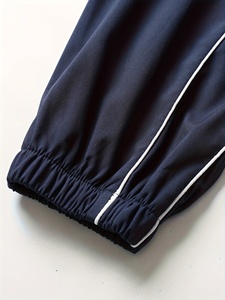 Pantalones anchos estilo paracaídas para hombre, color blanco con detalles en negro, cordón ajustable, paquete de personalización completa. - Product Image 6