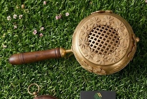 Quemador de Bakhoor de Metal Hecho a Mano con Mango de Madera, Porta Incienso Árabe Tradicional, Decoración para el Hogar con Fragancia - Product Image 5