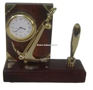 समुद्री पीतल टेबल शीर्ष घड़ी w/कलम धारक लकड़ी के आधार पर घर/कार्यालय और डेस्क टेबल घड़ी तालिका घड़ी के लिए पेंसिल चोखा