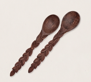 Ensemble de couverts élégants en teck massif avec manches finis en brun foncé, parfaits pour les mariages et les dîners élégants. - Product Image 1