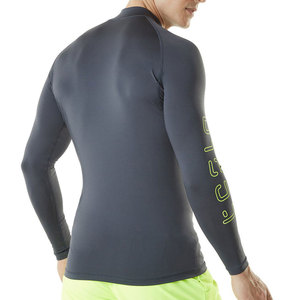 Chemise de sport à manches longues pour homme, en spandex et polyester gris, à séchage rapide, avec protection contre les éruptions cutanées - Product Image 5