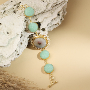 Pulsera de Perlas Chapada en Oro Hecha a Mano para Mujer, Pulsera Floral Solar Bloom, Joyería Étnica de Diseño para Fiestas y Bodas - Product Image 4