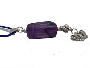 Pendentif en cristal d'améthyste naturel poli en forme de cube, gravé, tendance mode, du Gujarat - Cadeau d'affaires et Fête des Mères - Product Image 5