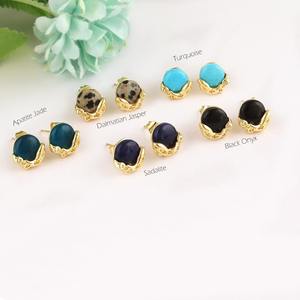 Pendientes de piedras preciosas lisas de turquesa azul con cierre de mariposa de latón chapado en oro, joyería para regalo del Día de San Valentín. - Product Image 3