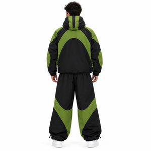Conjunto Deportivo Moderno para Hombre en Negro y Verde Oliva con Chaqueta Cortavientos con Capucha y Cierre Completo y Pantalones de Corte Holgado - Product Image 4