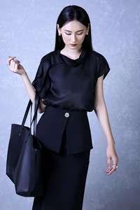 Blusa Elegante de Organza Suave para Mujer KA12 con Capa Superpuesta, Manga Abullonada Completa, Cuello Redondo y Delicado Escote con Diseño de Enredadera - Product Image 2