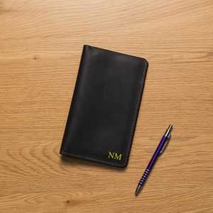 Funda de Cuero Genuino para Chequera, Personalizada con Marca, con 2 Bolsillos, Impermeable, Porta Cheques - Product Image 4