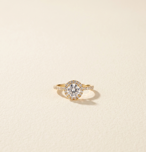 Anillo de compromiso, boda, fiesta, promesa o aniversario de plata de ley 925 chapado en oro amarillo con moissanita tallada en halo y engaste de garras para ella - Product Image 3
