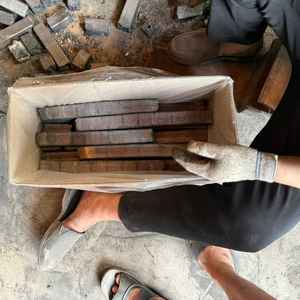 Carbón vegetal en briquetas de aserrín cuadradas AVC tipo B para parrilladas familiares, venta al por mayor, embalaje estándar de 15 kg en caja. - Product Image 2