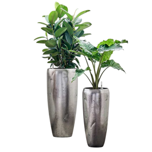 Macetero Moderno de Metal Martillado para Interiores, Decorativo, para Uso Doméstico, con Acabado Plateado y Diseño Minimalista - Product Image 1