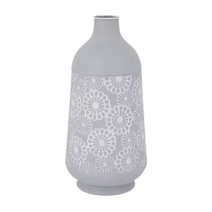 Florero Metálico Gris con Patrón Floral Blanco, Botella Decorativa para Centro de Mesa de Sala de Estar, Estante y Decoración del Hogar - Product Image 2