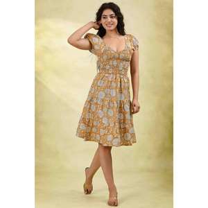 Vestido Midi Floral Color Mostaza para Mujer, Cintura Fruncida, Diseño Evase, Ecológico, Lavable, Ideal para Fiestas - Product Image 5