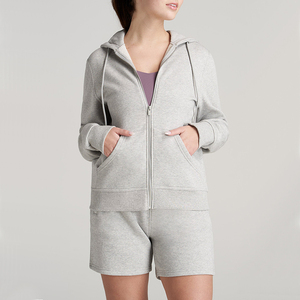 Conjunto de 2 piezas de ropa de invierno más vendido: Sudadera con capucha de manga larga de color liso con cremallera y pantalones cortos casuales para mujer con MOQ bajo - Product Image 5