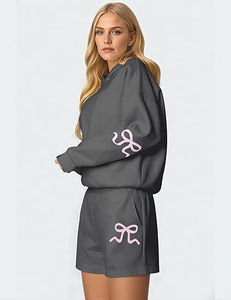 Ensemble de survêtement décontracté molletonné pour femme avec sweat à capuche ample imprimé nœud et short de survêtement – Collection Automne-Hiver – Prix de gros - Product Image 4