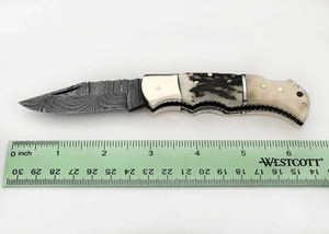 Cuchillo Plegable de Supervivencia de Acero de Damasco Hecho a Mano OEM con Funda de Cuero y Mango de Cuerno de Ciervo y Madera para Uso Industrial - Product Image 3