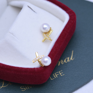 Boucles d'oreilles clous en argent S925 pour femmes, perles d'eau douce rondes de 11-12 mm avec de fines imperfections, perles blanches et violettes - Product Image 2