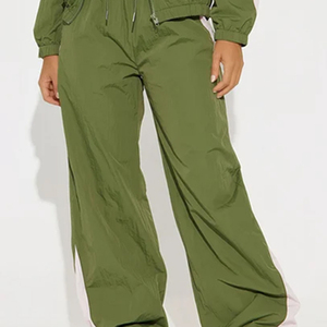 Conjunto Deportivo de 2 Piezas para Mujer, Chaqueta Corta Cortavientos y Pantalones Anchos - Product Image 6