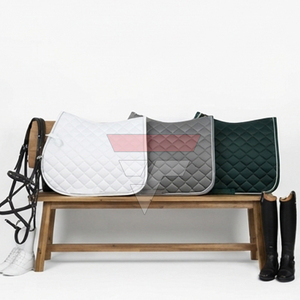 Tapis de selle matelassé pour l'équitation – Équipement équestre durable et confortable avec absorption des chocs pour l'entraînement au saut - Product Image 6