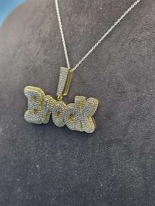 จี้ห้อยคอผู้ชายแบบฮิปฮอปประดับเพชรแล็บและมอสซาไนต์ VVS เงินแท้ 925  พร้อมสลักชื่อหรืออักษรย่อตามสั่ง - Product Image 2