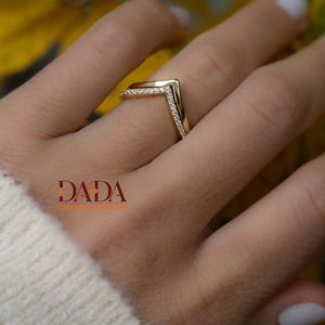 Anillo Abierto con Diamante Cultivado en Laboratorio, Diseño Geométrico en Forma de V, Anillo Moderno de Estilo Arquitectónico para Mujer, Joyería de Moda para Uso Diario - Product Image 3