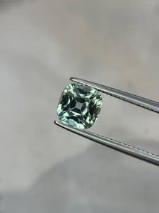 Turmalina Afgana Natural, Corte Escalonado, Verde Menta Pálido, Forma Cojín, 3.37CT, Gema Suelta Facetada, con Juego de Color y Fuego, para Joyería - Product Image 1