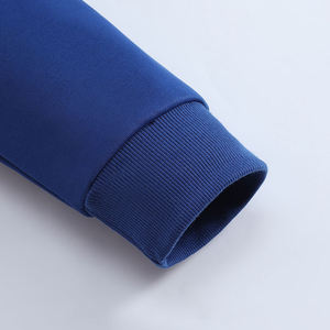 เสื้อฮู้ดผู้ชายโลโก้แบบกำหนดเอง สีพื้น ผ้าโพลีเอสเตอร์ 260GSM สวมใส่สบายๆ ในฤดูใบไม้ร่วง ทรงปกติ มีกระเป๋า - Product Image 4
