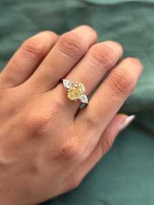 Precioso anillo de tres piedras con diamante amarillo de corte ovalado de 1.02 CT, cultivado en laboratorio, oro sólido de 14k, trilogía, regalo de boda para parejas - Product Image 4
